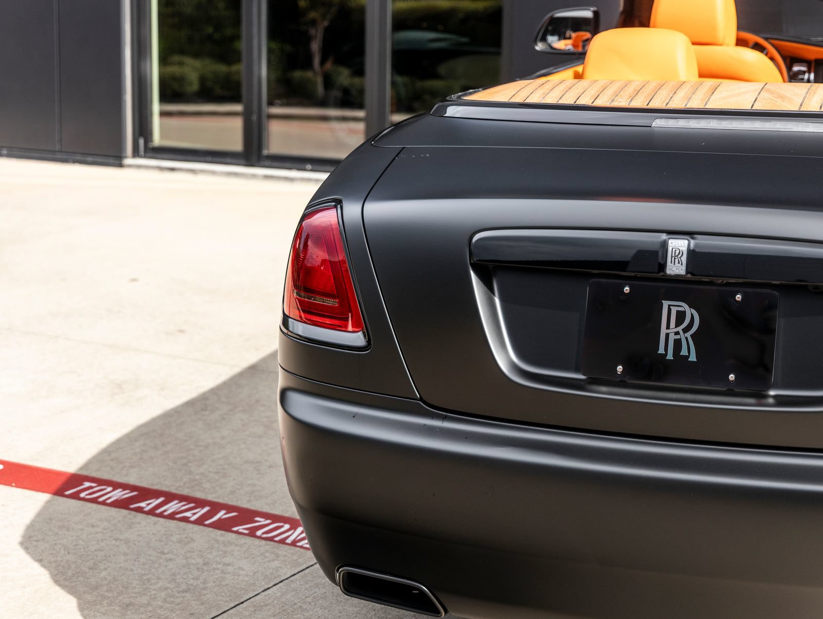 Used 2016 Rolls-Royce Dawn RWD image 13