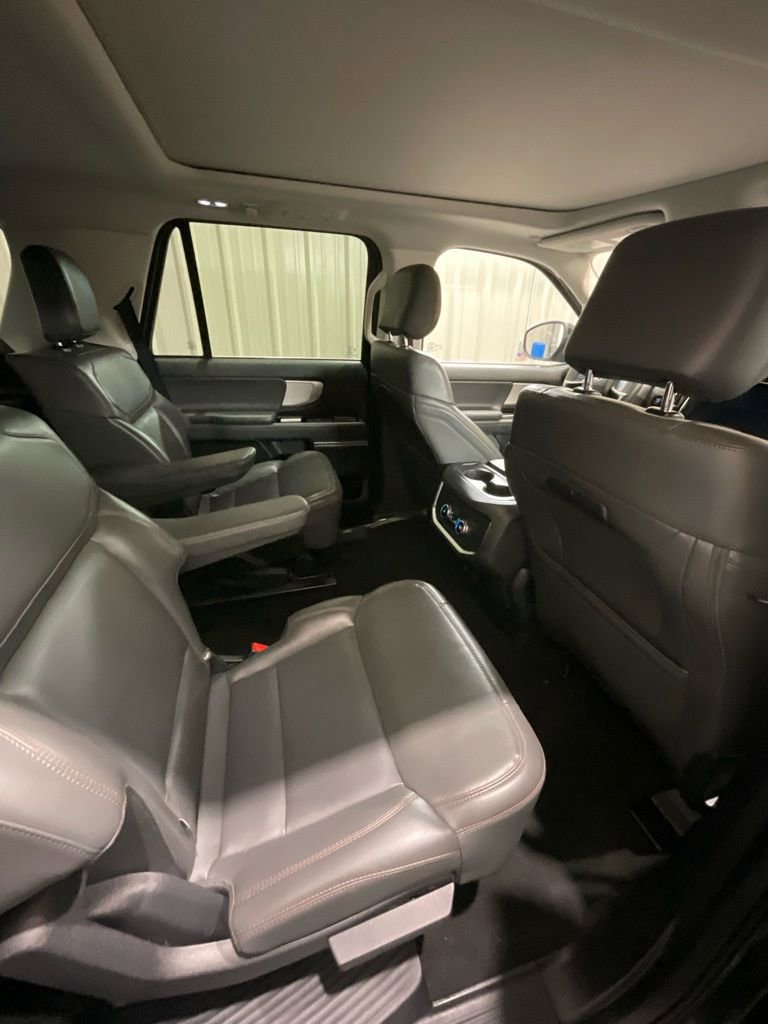 Used 2025 Ford Expedition Active image 14