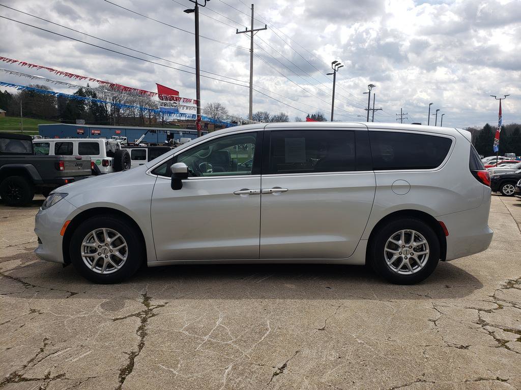 Certified 2023 Chrysler Voyager LX FWD image 7