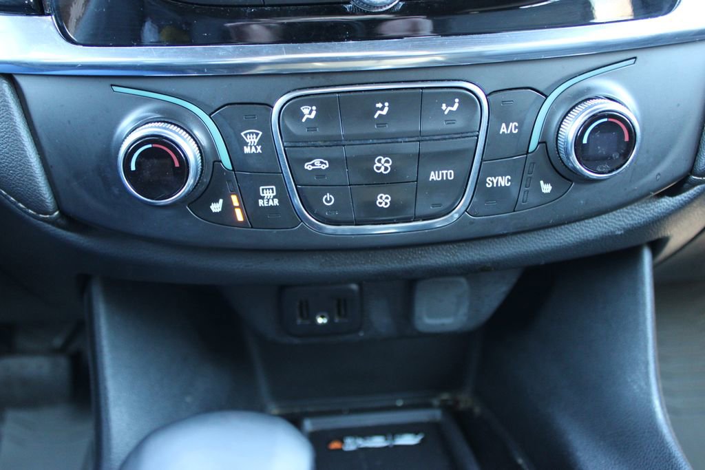 Used 2023 Chevrolet Traverse LT image 46