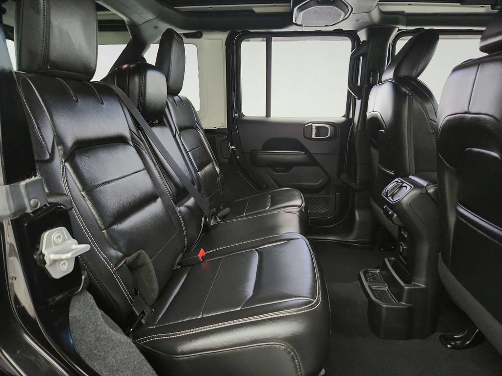 Used 2018 Jeep Wrangler Unlimited Sahara AWD/4WD image 30