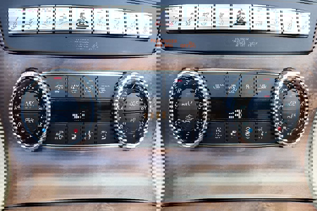 Used 2017 Mercedes-Benz SL 550 w/ Driver Assistance Package image 28