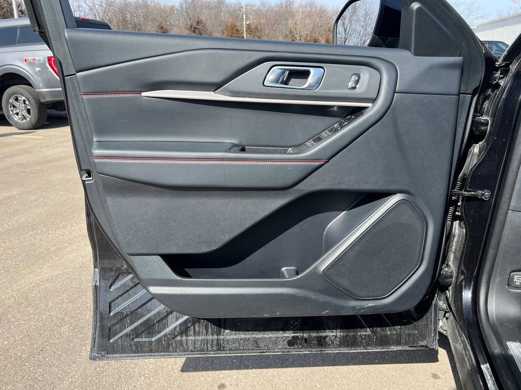 Used 2025 Ford Explorer ST-Line image 11