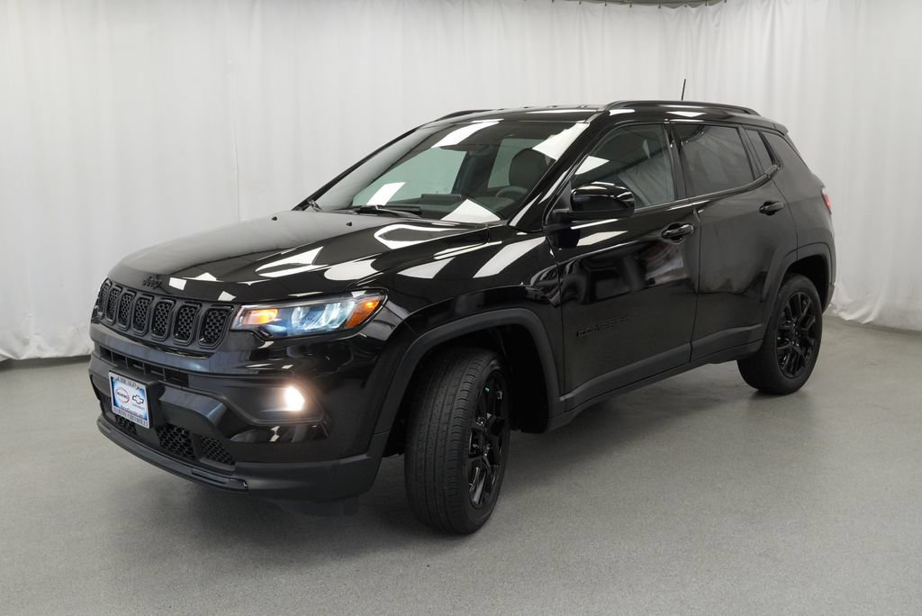 Used 2023 Jeep Compass Latitude w/ Convenience Group AWD/4WD image 4