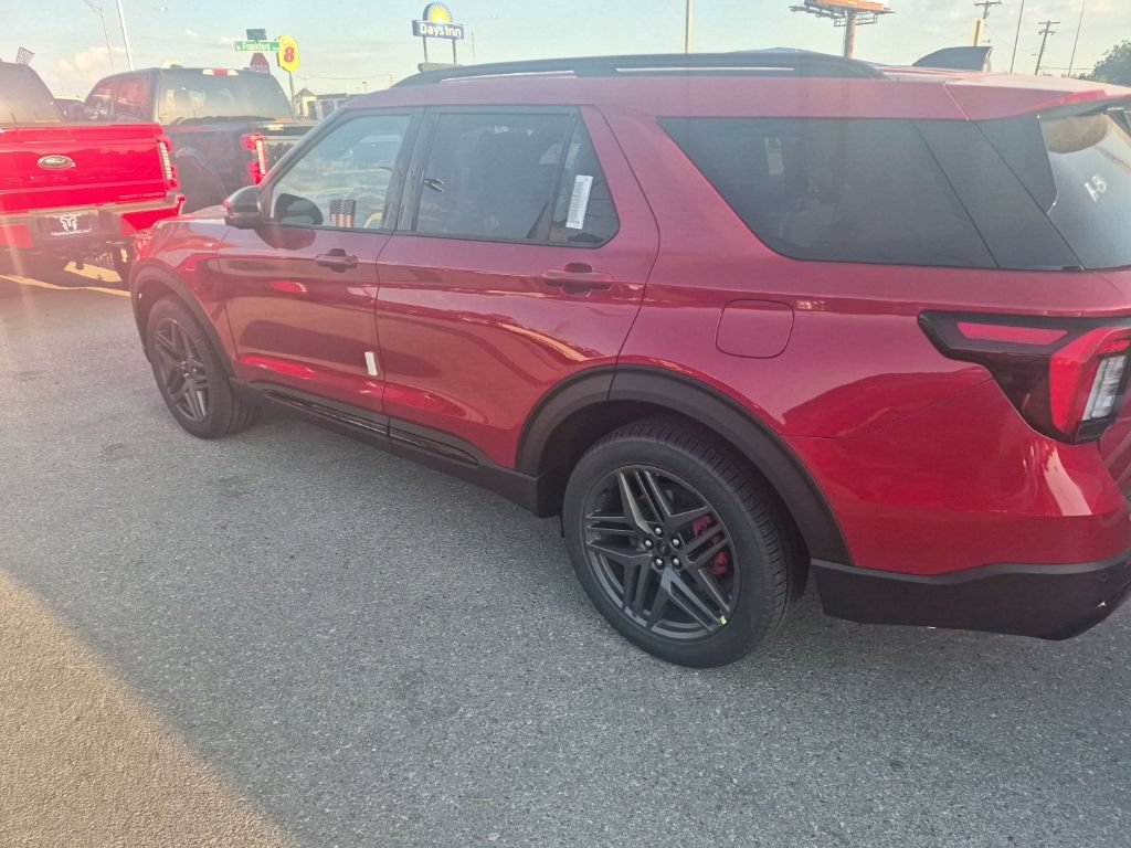 New 2026 Ford Explorer ST-Line w/ ST-Line Street Pack AWD/4WD image 6
