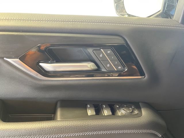 Used 2025 GMC Yukon XL Denali AWD/4WD image 15