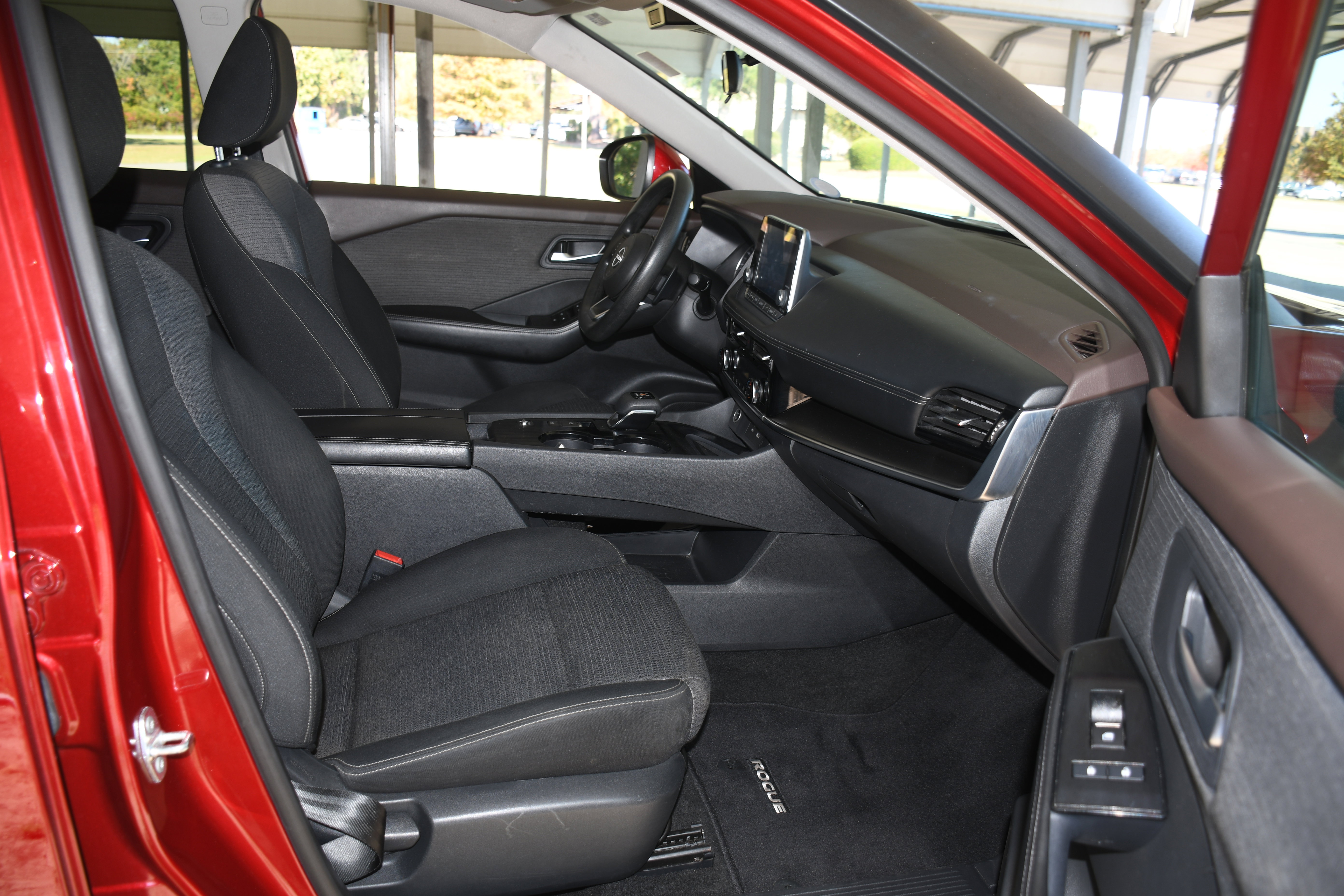 Used 2022 Nissan Rogue SV image 19