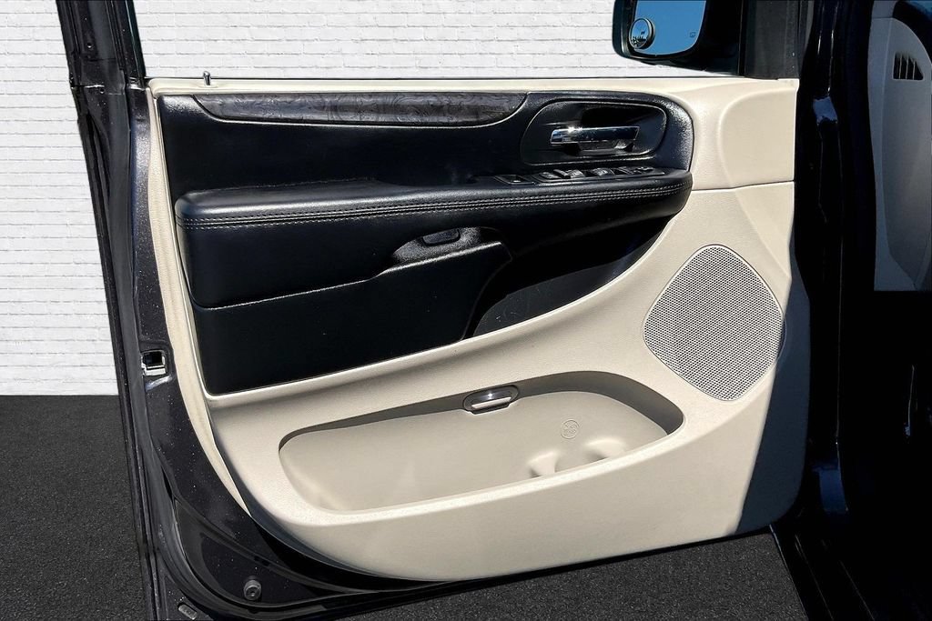 Used 2019 Dodge Grand Caravan SE FWD image 17