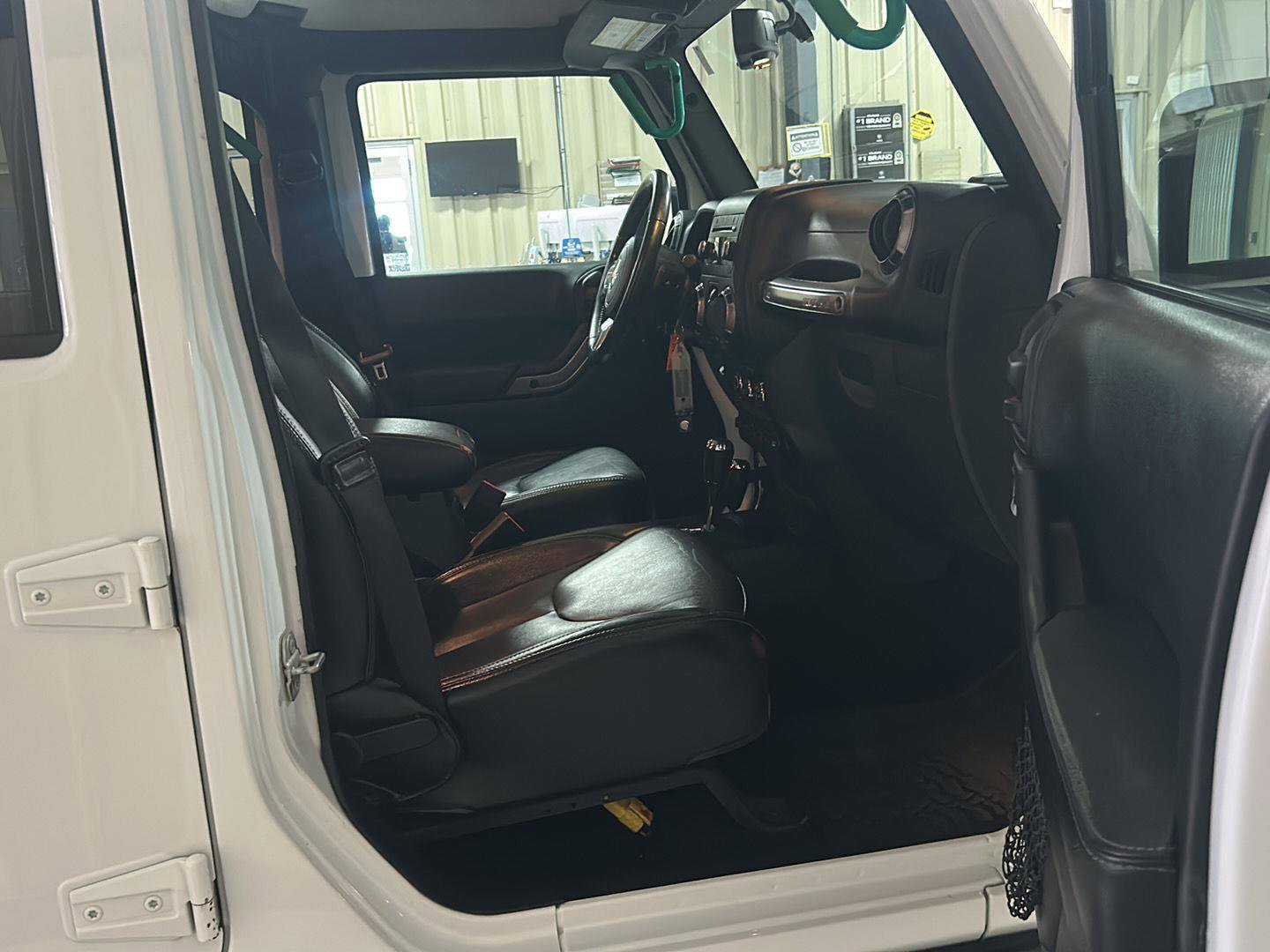 Used 2018 Jeep Wrangler Unlimited Sahara image 12