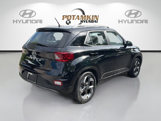 Certified 2025 Hyundai Venue SEL FWD image 5
