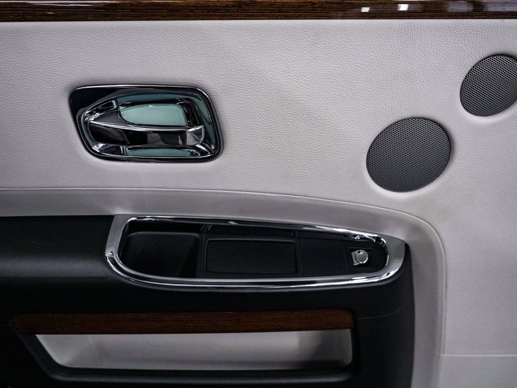 Used 2011 Rolls-Royce Ghost RWD image 19