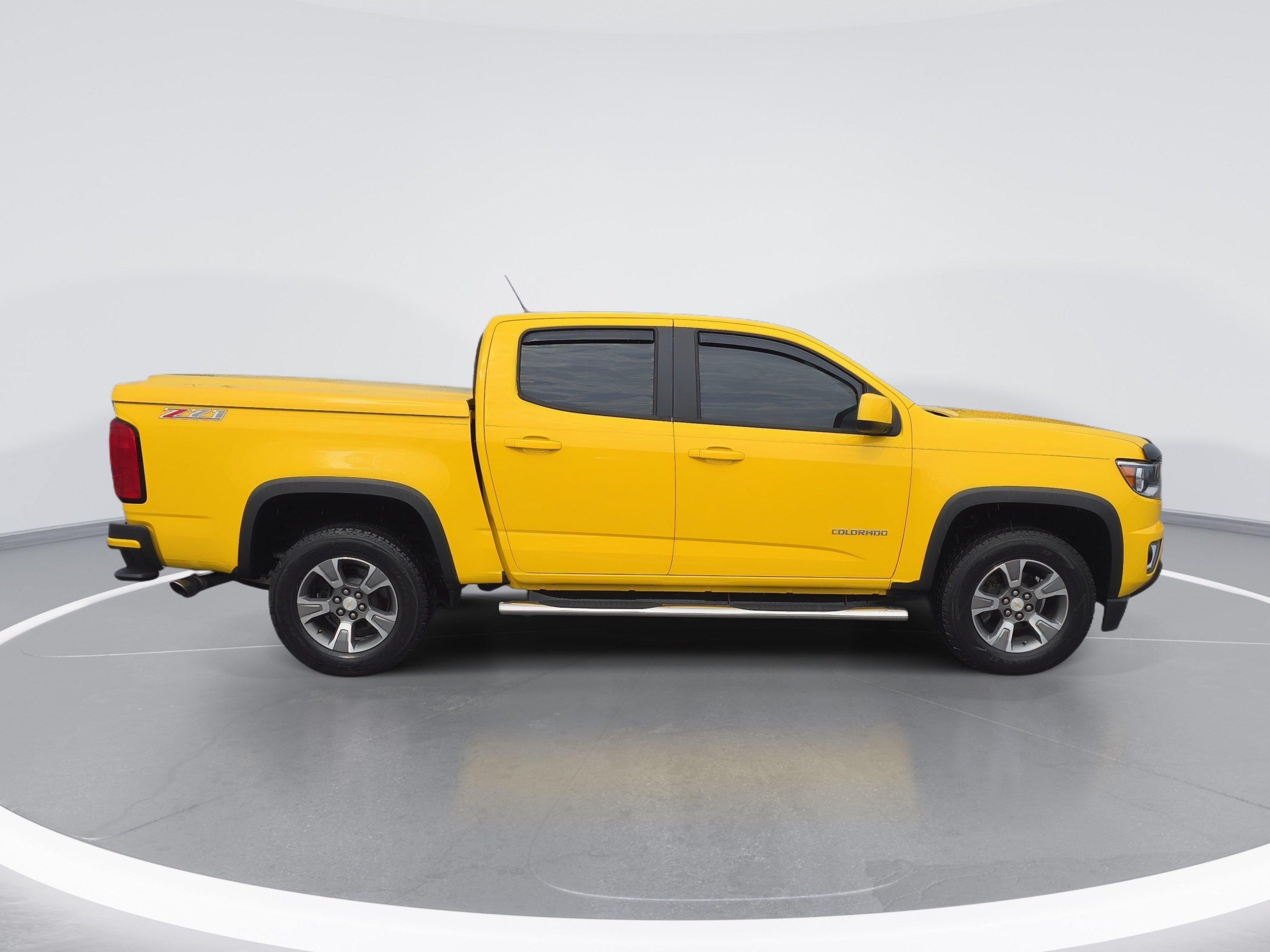 Used 2015 Chevrolet Colorado Z71 RWD image 2