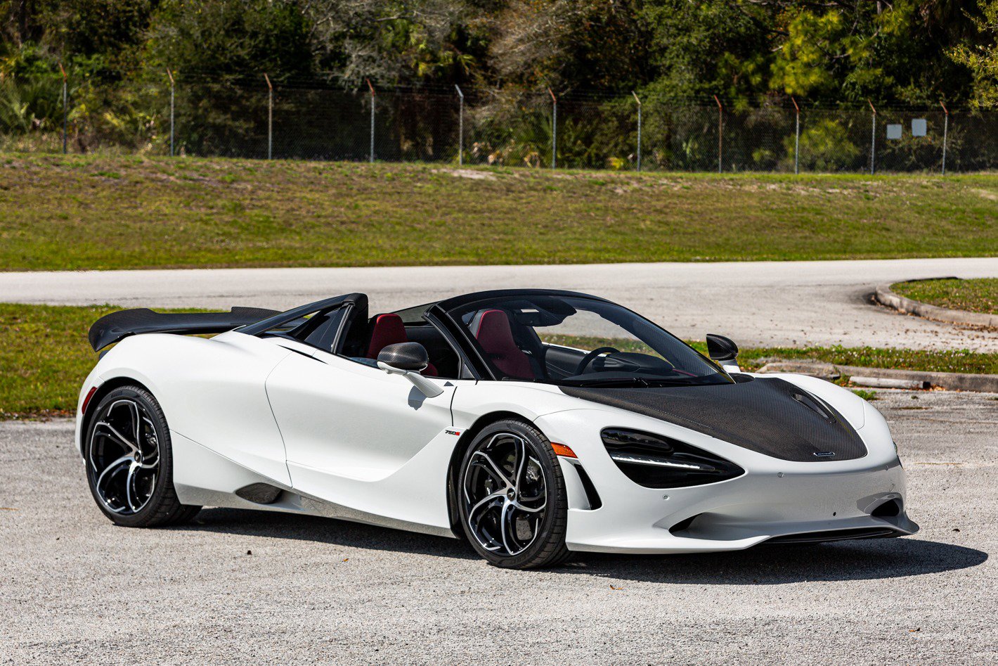 Used 2024 McLaren 750S Spider image 13
