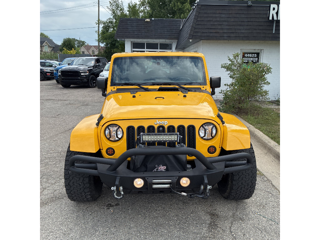 Used 2015 Jeep Wrangler Unlimited Sahara w/ Dual Top Group AWD/4WD image 2