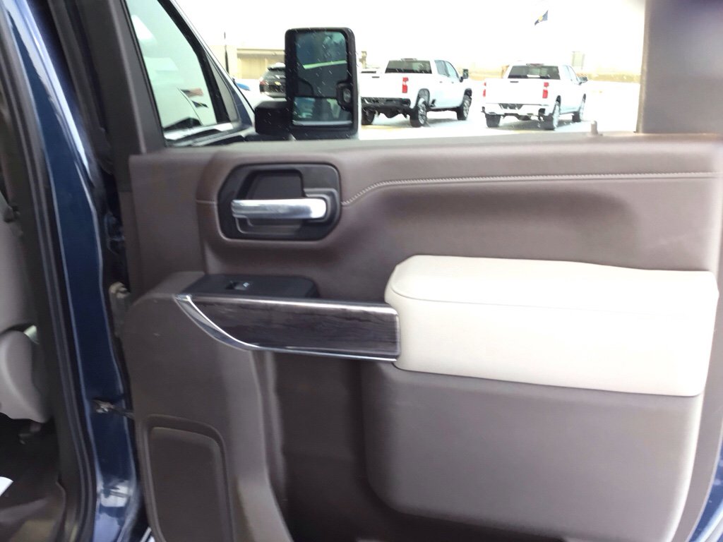 Used 2020 Chevrolet Silverado 2500 LTZ w/ LTZ Premium Package image 16