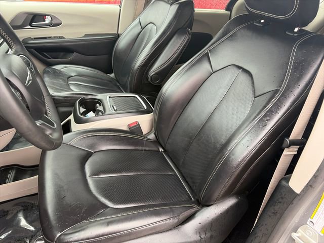 Used 2023 Chrysler Pacifica Touring-L FWD image 35