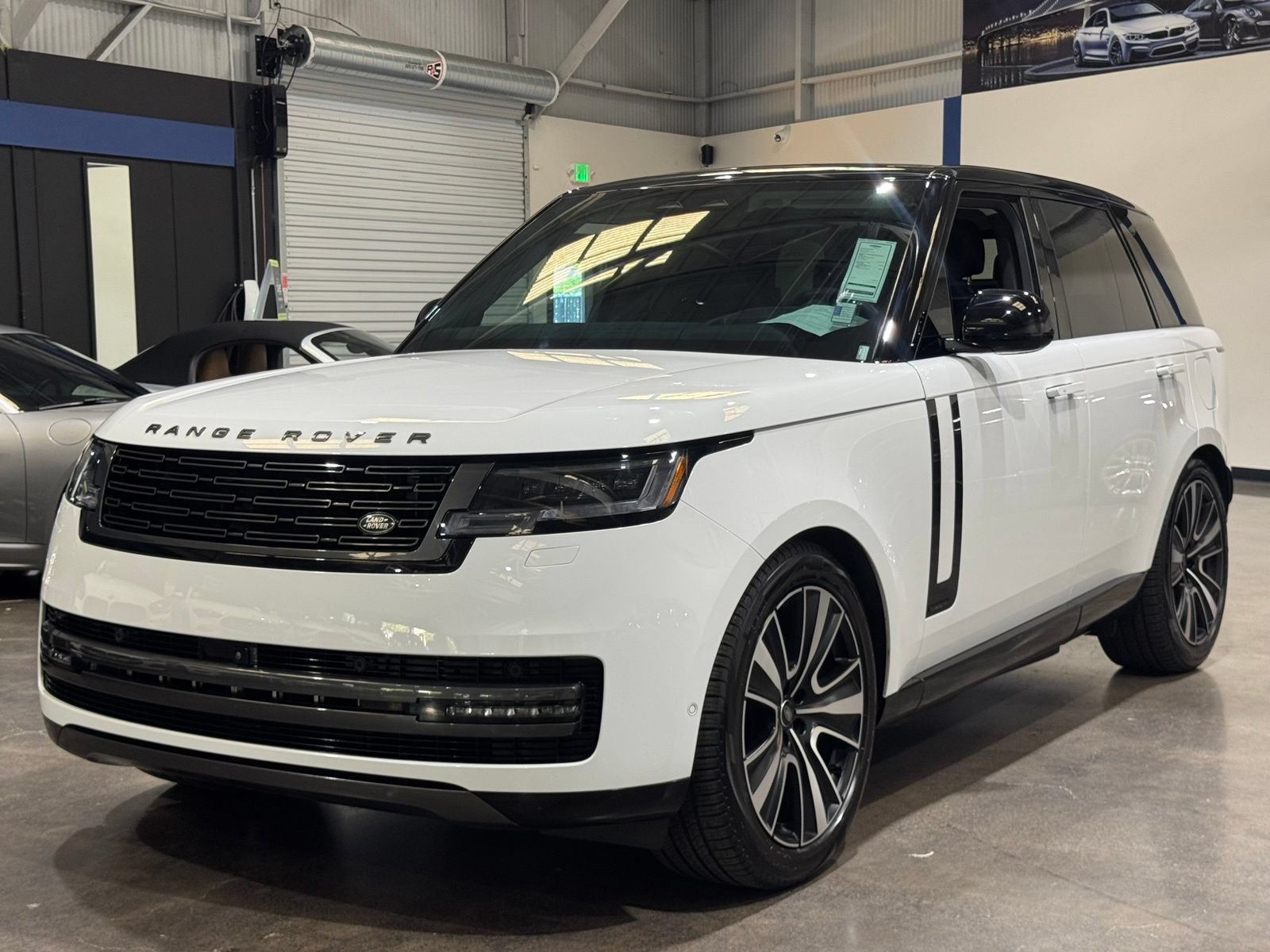 Used 2025 Land Rover Range Rover Autobiography AWD/4WD image 10