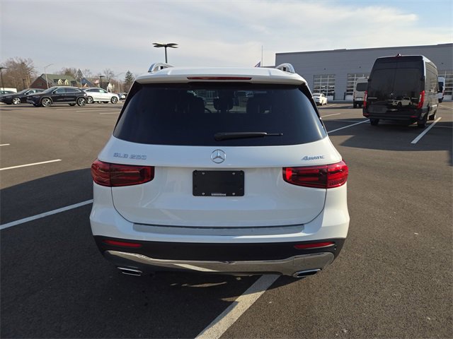 New 2026 Mercedes-Benz GLB 250 4MATIC image 4