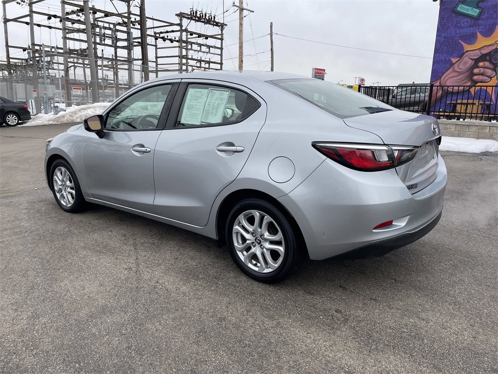 Used 2017 Toyota Yaris iA image 3