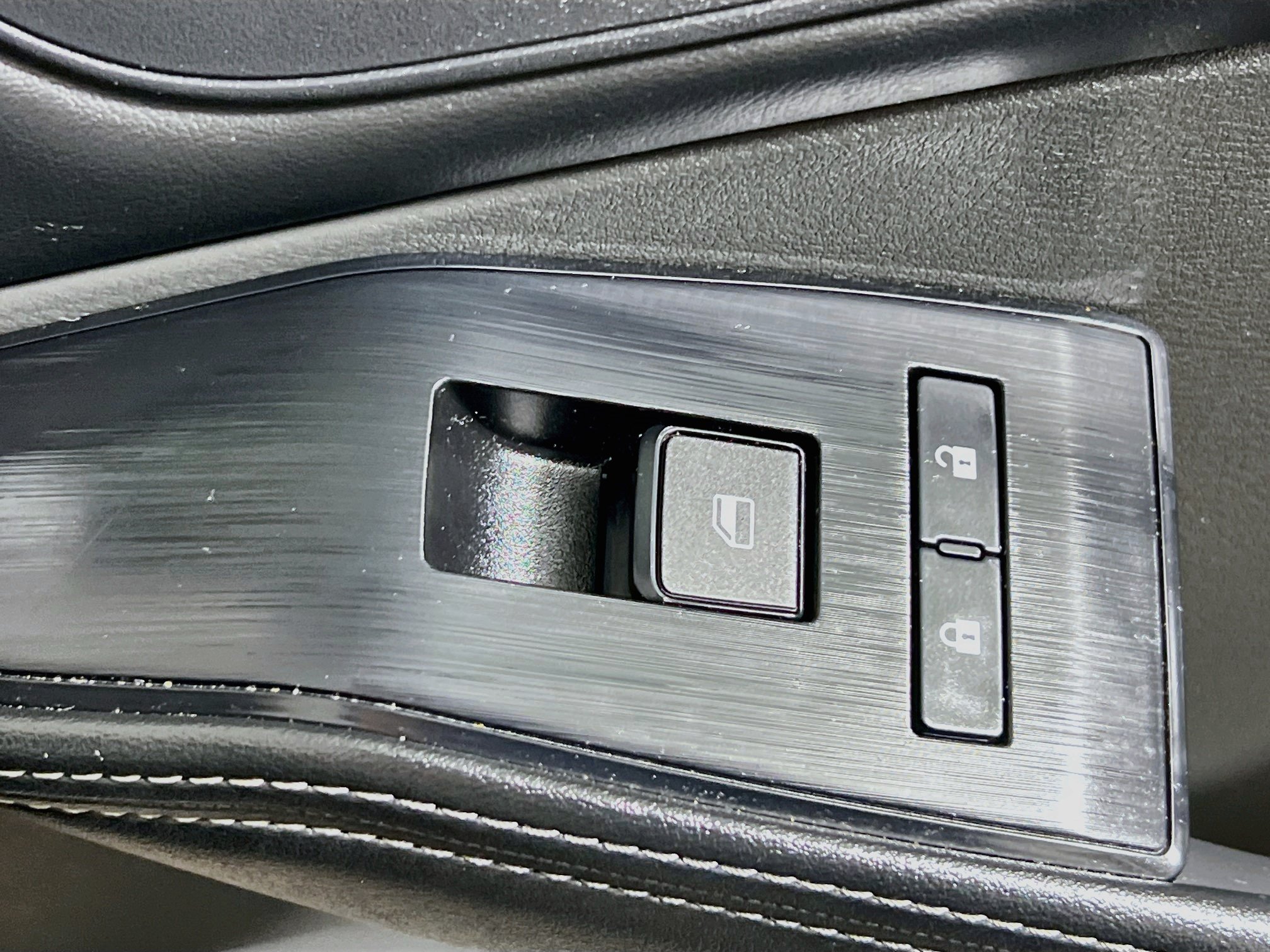 Used 2025 Nissan Rogue SV FWD image 31