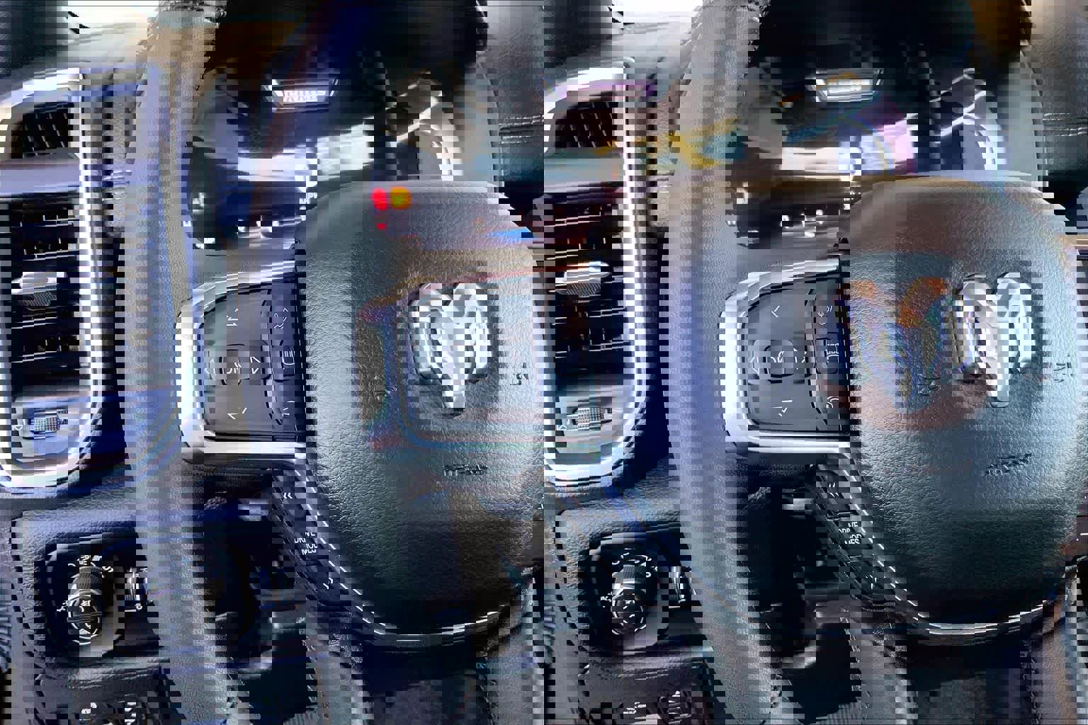 Used 2025 RAM 1500 Laramie w/ Night Edition image 23