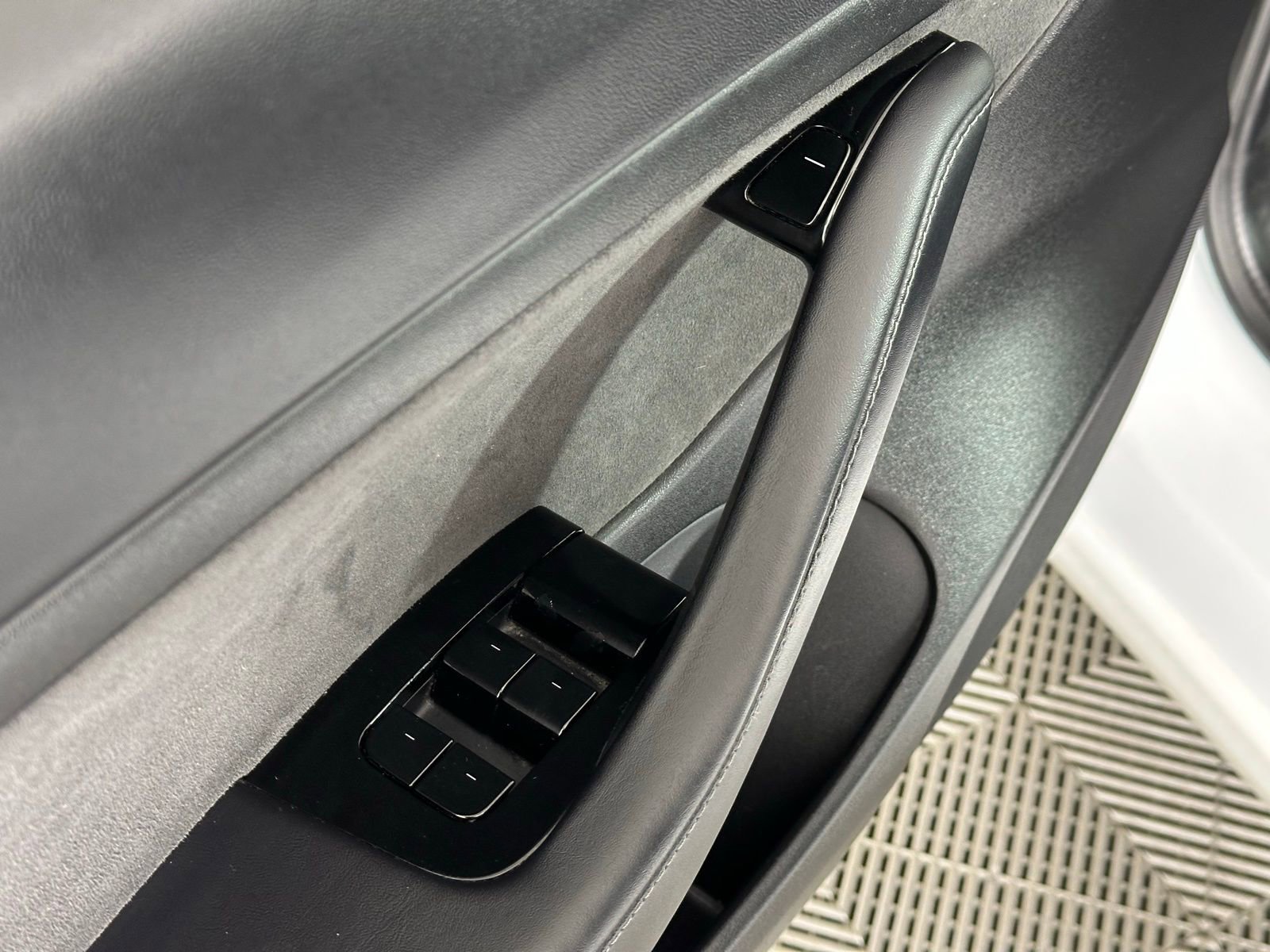 Used 2020 Tesla Model 3 Long Range AWD/4WD image 39