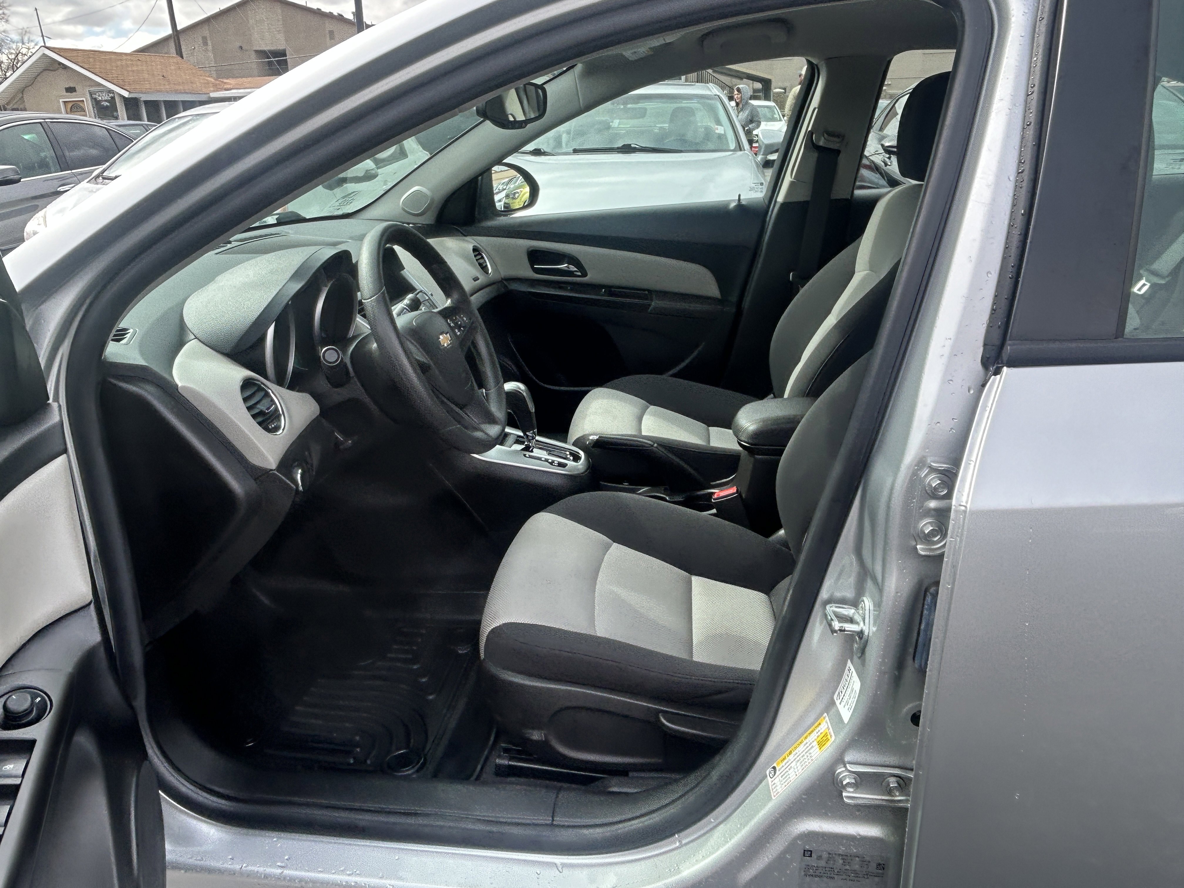 Used 2015 Chevrolet Cruze LS FWD image 10