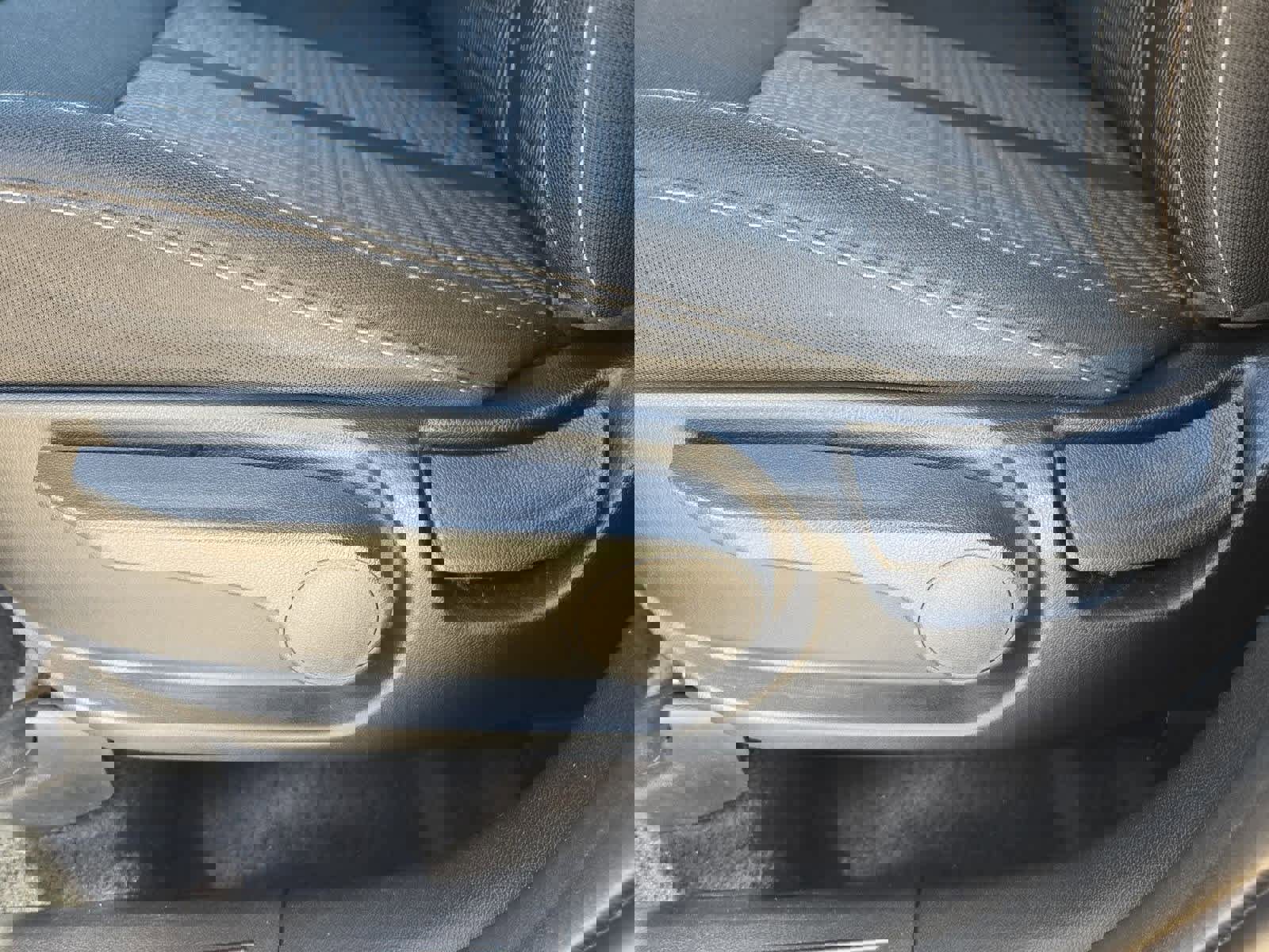 Used 2023 Kia Sorento LX image 16