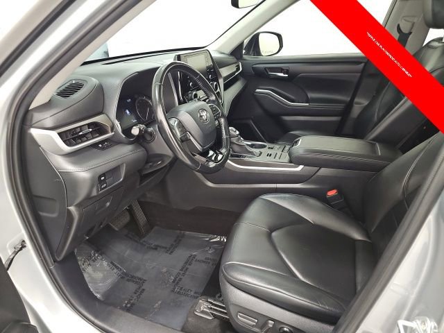 Used 2020 Toyota Highlander XLE image 15