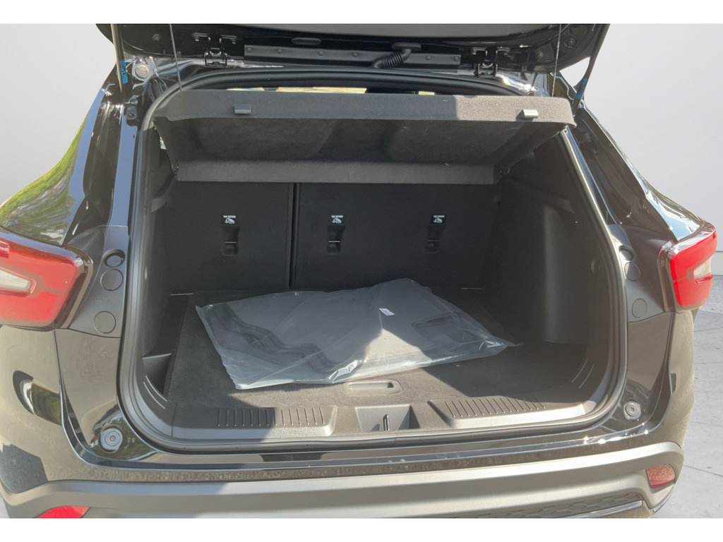 Used 2024 Chevrolet Trax RS FWD image 18
