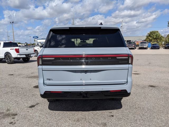 Used 2025 Lincoln Navigator Reserve image 5