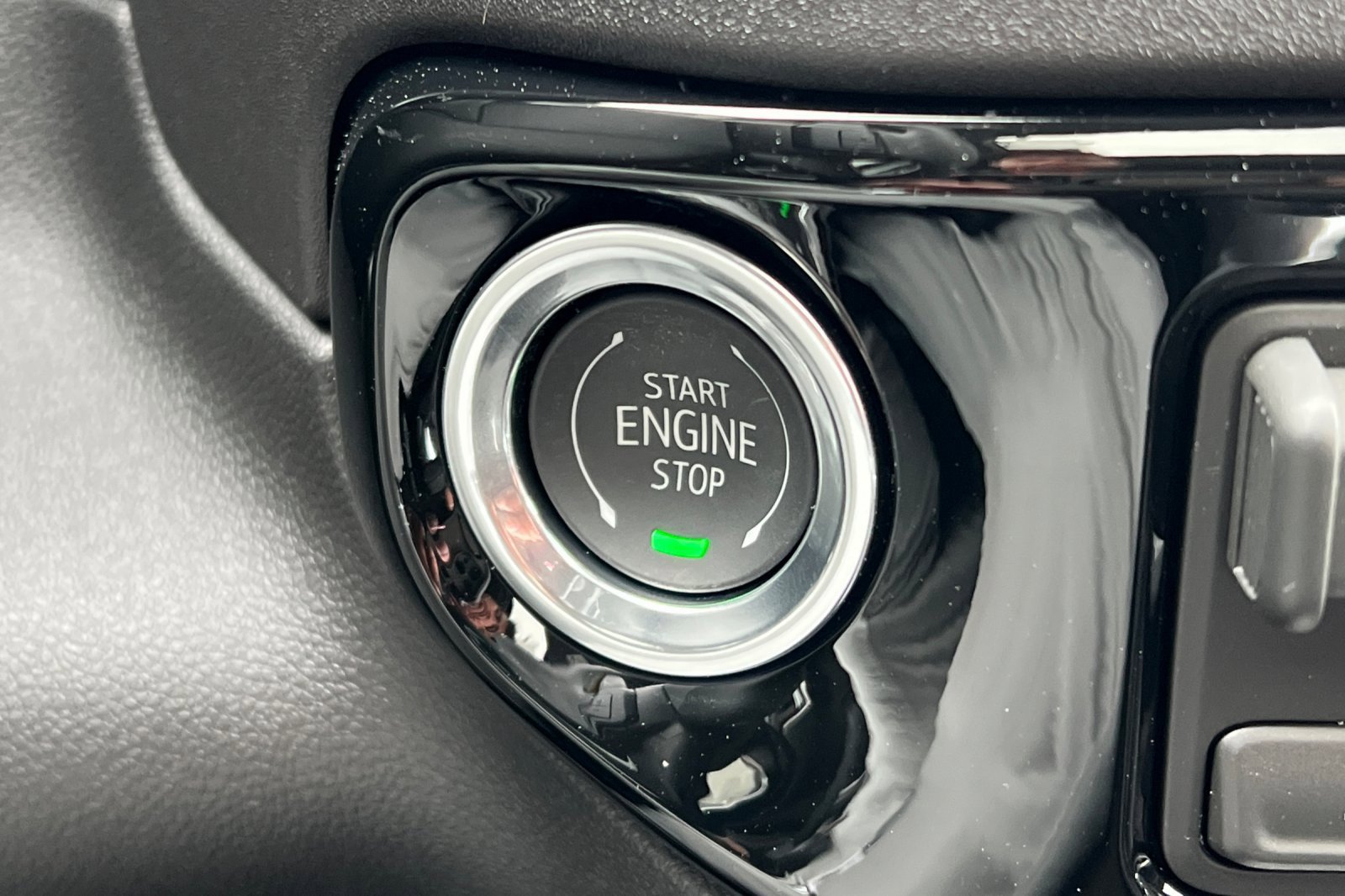 New 2026 GMC Sierra 1500 SLT w/ SLT Convenience Package image 21