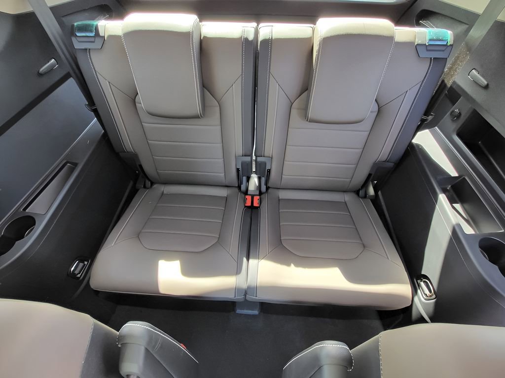 Used 2025 Volkswagen Atlas SEL AWD/4WD image 9