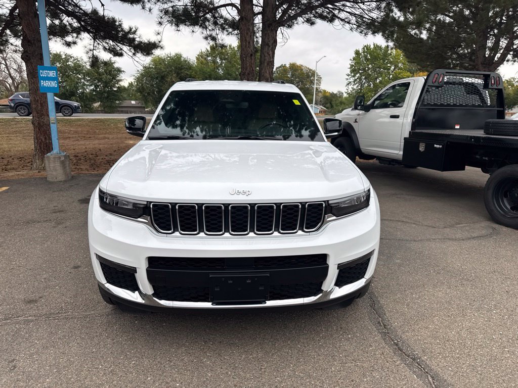 Used 2023 Jeep Grand Cherokee L Limited AWD/4WD image 4