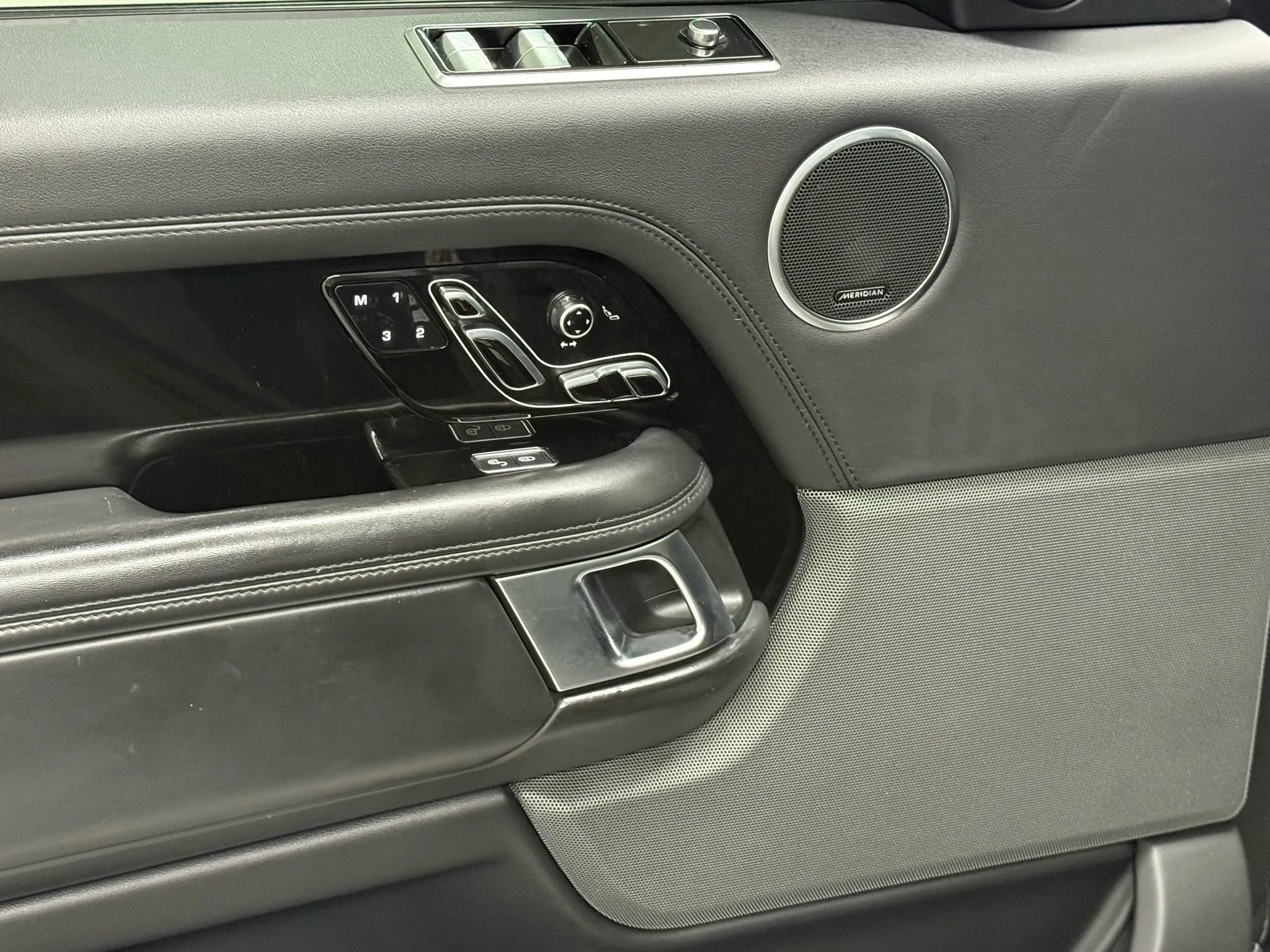 Used 2019 Land Rover Range Rover Long Wheelbase Supercharged AWD/4WD image 26