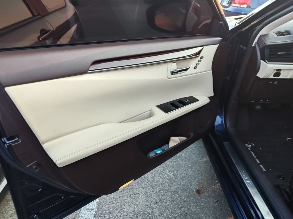 Used 2016 Lexus ES 350 w/ Premium Package w/Wood Trim FWD image 7