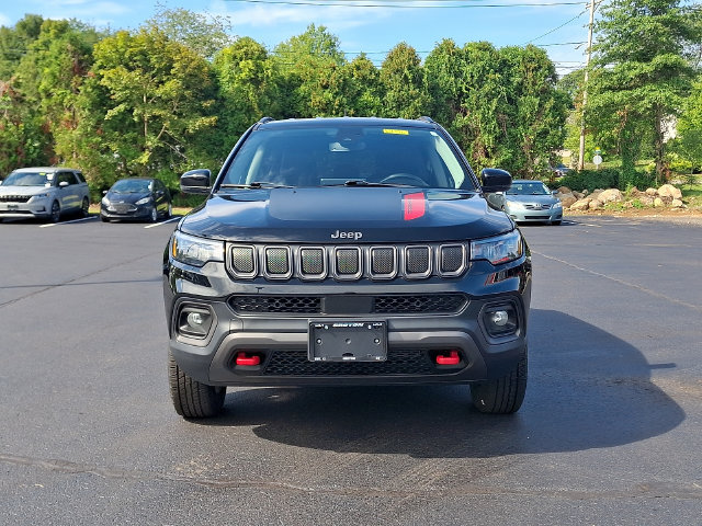 Used 2022 Jeep Compass Trailhawk w/ Trailhawk Convenience Group AWD/4WD image 2