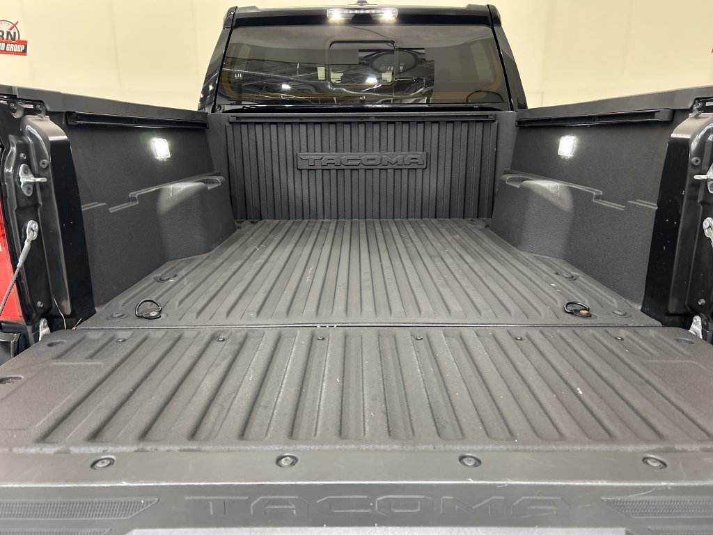 Used 2024 Toyota Tacoma SR5 AWD/4WD image 5