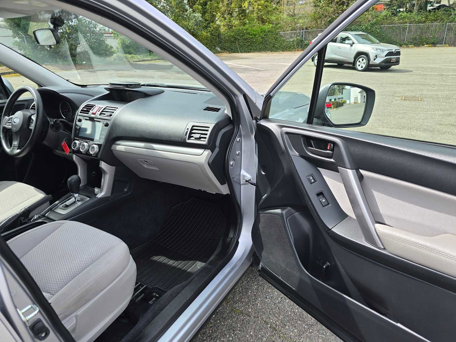 Used 2016 Subaru Forester 2.5i Premium w/ All-Weather Package AWD/4WD image 10