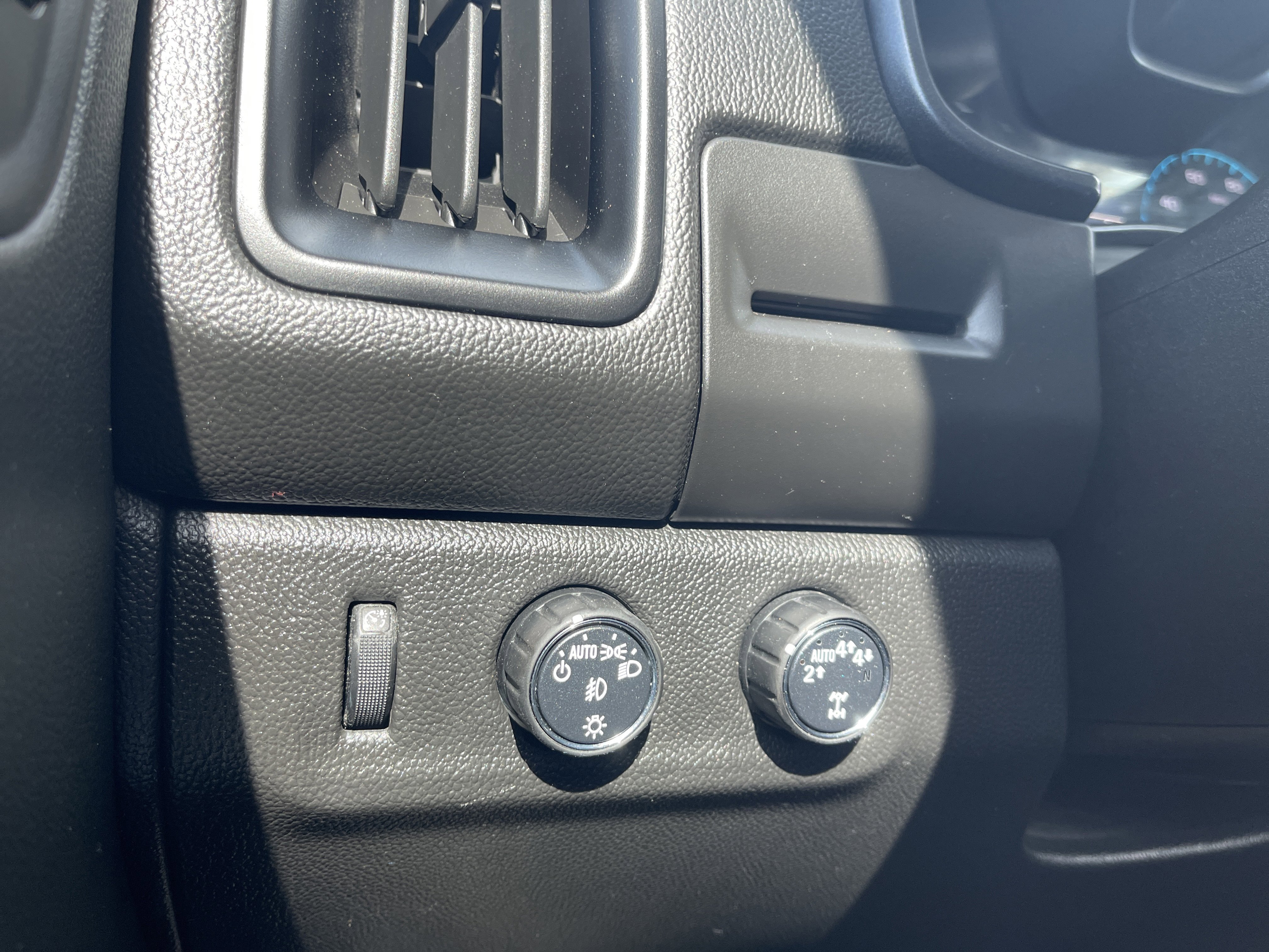 Used 2018 Chevrolet Colorado LT w/ Redline Special Edition image 21