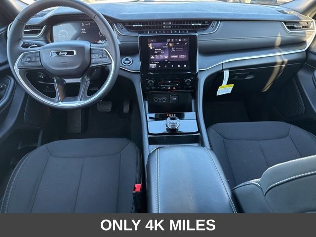 Used 2025 Jeep Grand Cherokee Laredo X image 4