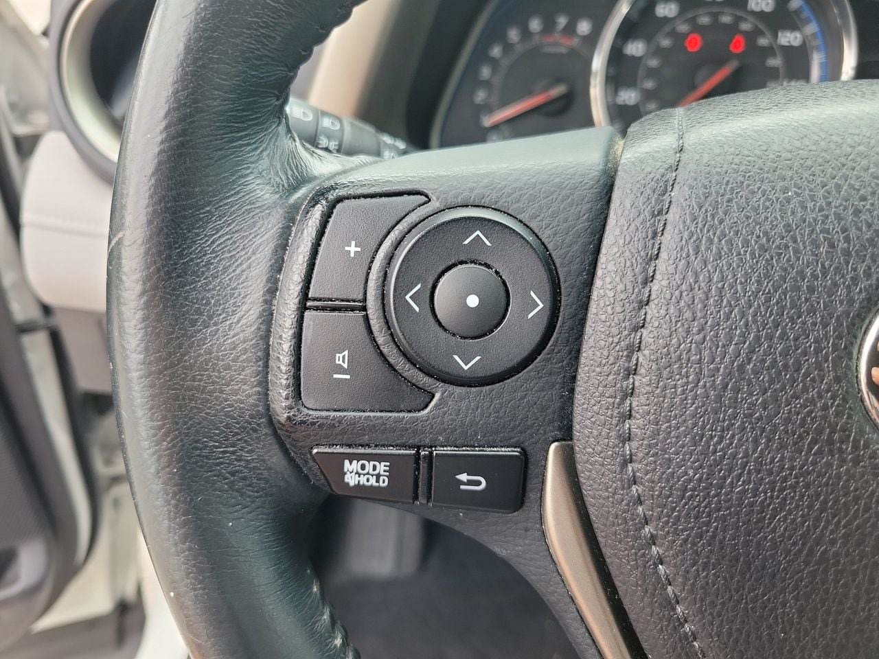 Used 2015 Toyota RAV4 Limited FWD image 19