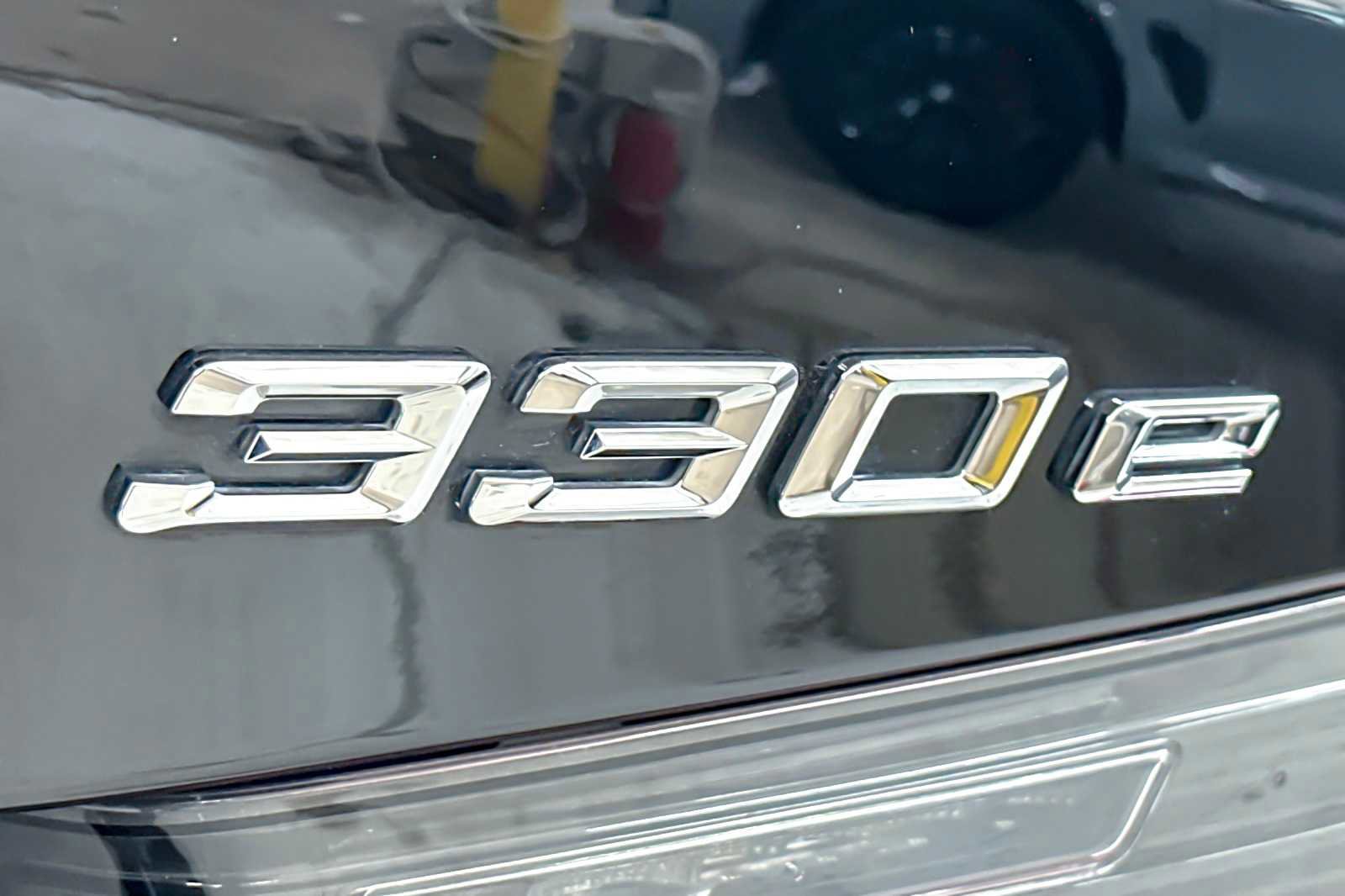 Used 2023 BMW 330e xDrive 330e xDrive w/ Driving Assistance Package image 27