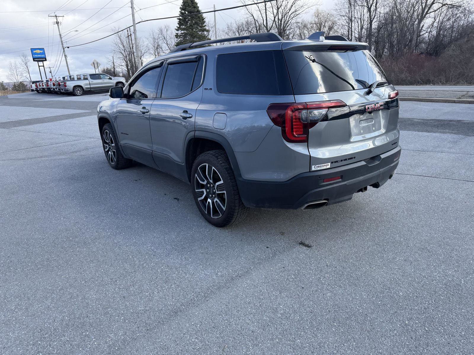 Used 2021 GMC Acadia SLE w/ Driver Convenience Package image 5