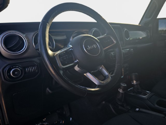 Used 2019 Jeep Wrangler Unlimited Sahara w/ Cold Weather Group AWD/4WD image 18