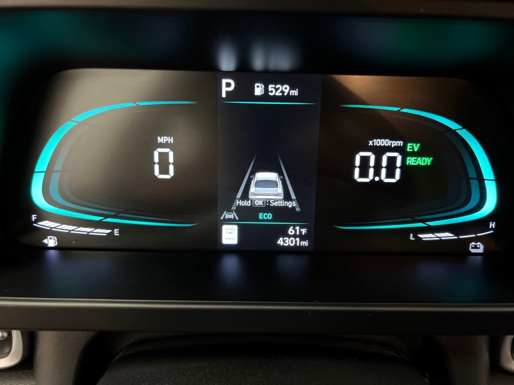 Used 2025 Hyundai Elantra Blue image 16