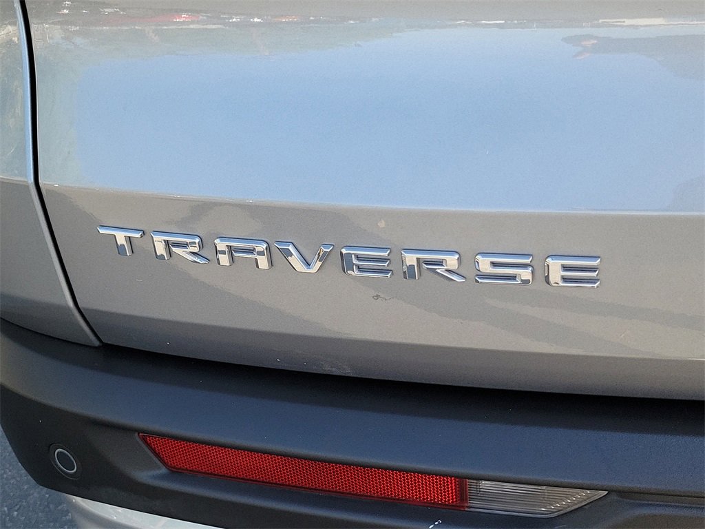 Used 2025 Chevrolet Traverse LT image 26