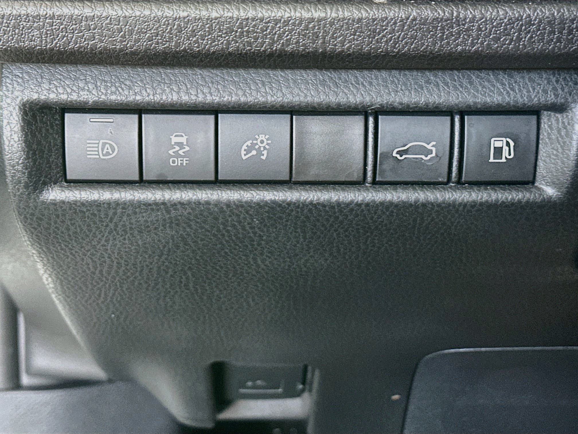 Used 2025 Toyota Camry SE FWD image 17