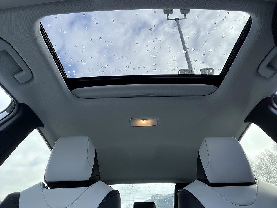 Used 2022 Toyota Prius Limited image 25