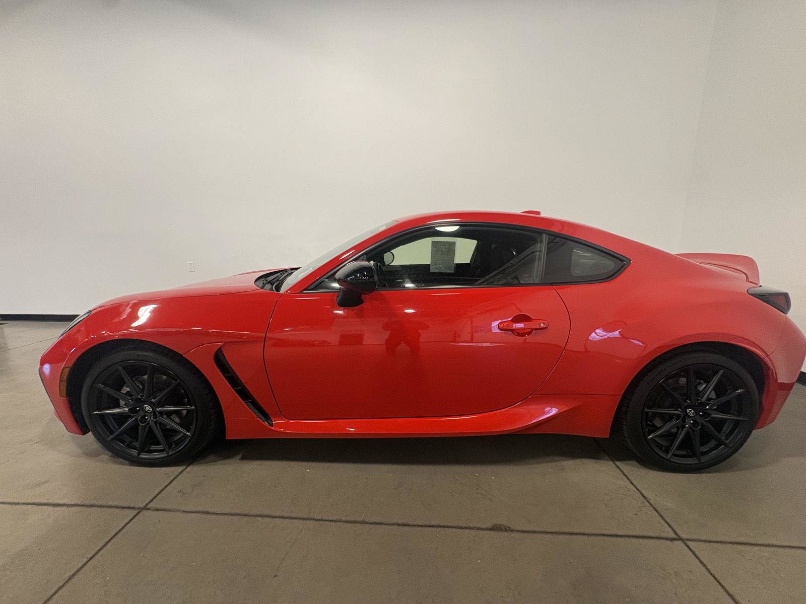 Used 2022 Toyota GR86 Premium w/ ALL Weather Mat Package (TMS) RWD image 7
